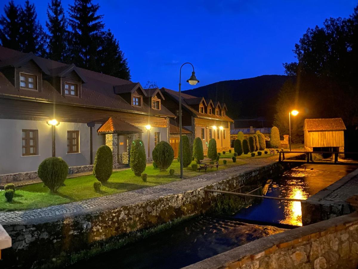 Hotel Gacka Otocac Bagian luar foto