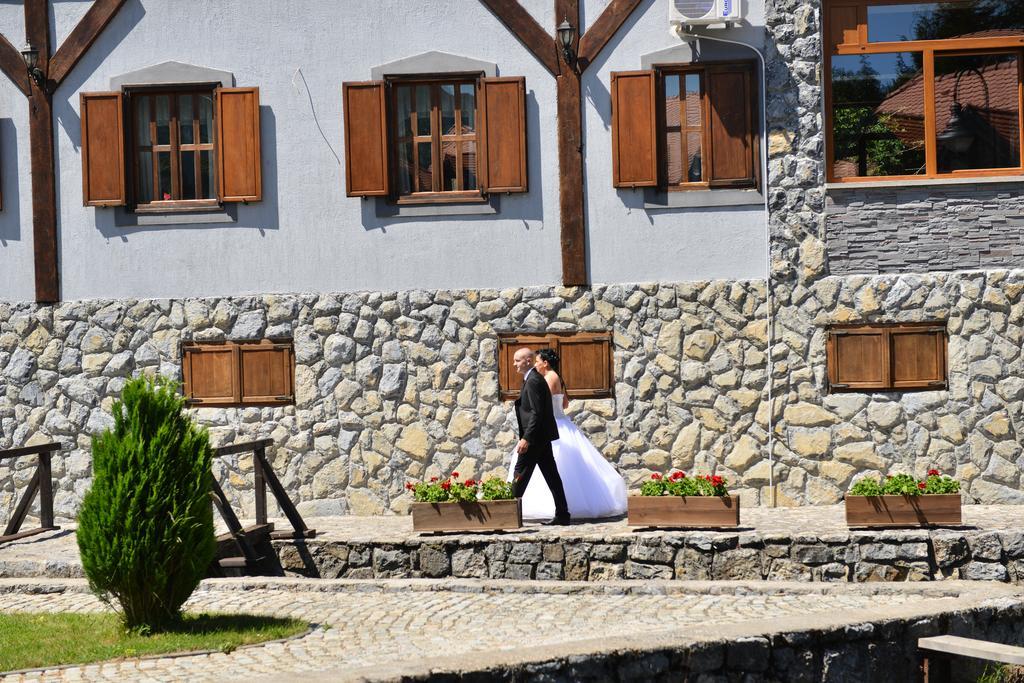 Hotel Gacka Otocac Bagian luar foto