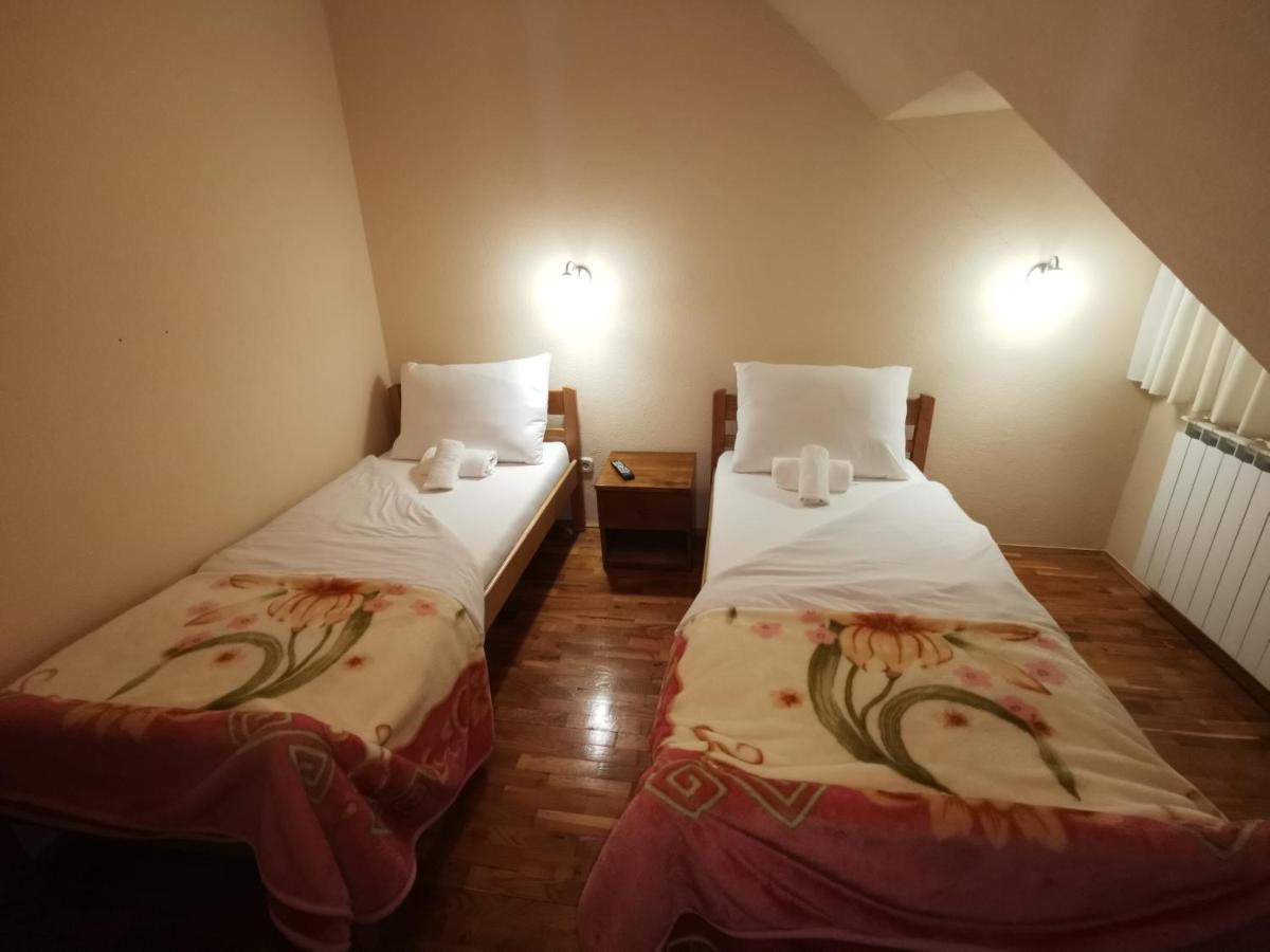 Hotel Gacka Otocac Bagian luar foto